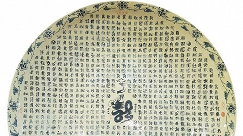 Đĩa gốm 1.000 chữ “Long” viết bằng thư pháp của Gốm Chu Đậu được vinh danh Kỷ lục Guiness thế giới