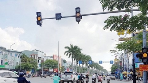 Từ 1/1, người điều khiển xe máy vượt đèn vàng bị xử phạt như thế nào?