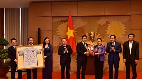 Chủ tịch Quốc hội biểu dương Văn Phú – Invest vì những đóng góp cho cộng đồng