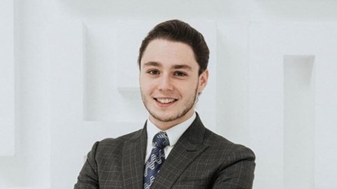 Quý tử của tỷ phú giàu thứ 11 nước Nga: Vẫn ở nhà thuê, đi tàu điện ngầm