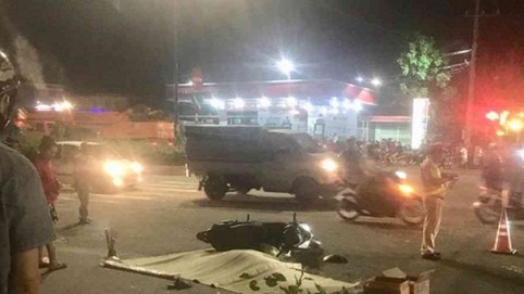 Nóng 24h qua: Người cha cố đẩy con gái khỏi bánh xe container rồi tử vong