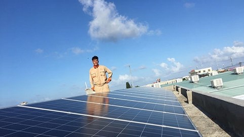 Núp bóng điện mặt trời mái nhà để hưởng lợi