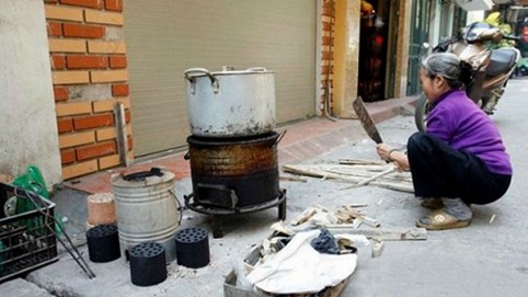 Hà Nội nói không với bếp than từ 1/1/2020: Có khả thi?