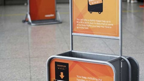 Dù bay hãng xịn mấy thì bạn cũng chỉ được mang khoảng 7kg hành lý xách tay - vì sao thế?