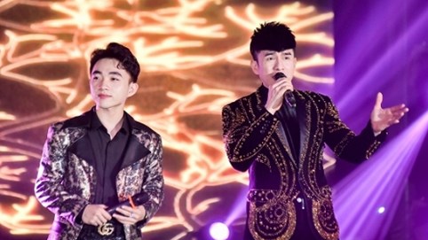 Đan Trường đắt show đi hát dịp đầu năm mới