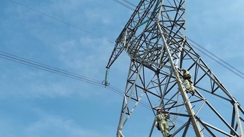 Nợ hơn 400 nghìn tỷ, EVN vẫn thiếu hụt tiền đầu tư