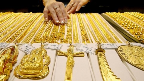 Giá vàng hôm nay 15/3: Tin xấu dồn về, vàng giảm từ đỉnh