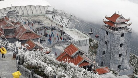 Nóng 24h qua: Băng giá phủ trắng Fansipan