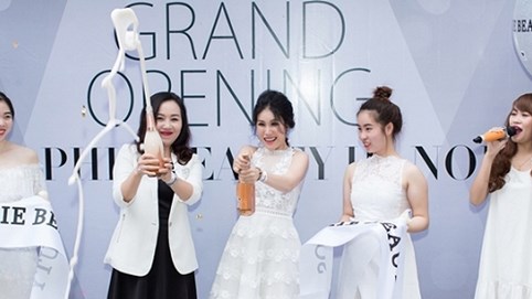 Á hậu Doanh nhân hoàn vũ khai trương Sophie Beauty tại Hà Nội