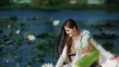 Á hậu Hoàng Hạnh mong giới trẻ không bỏ quên văn hóa áo dài