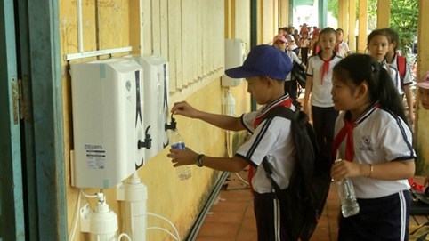 Thêm hàng chục ngàn học sinh, giáo viên tại Bến Tre có nước sạch uống đạt chuẩn