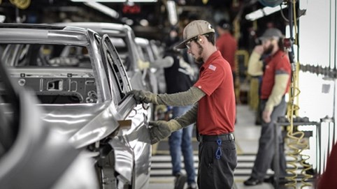 Đóng cửa nhà máy, Nissan và Honda cho hàng nghìn người thôi việc