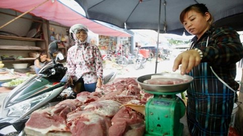Nhập khẩu thịt lợn để bình ổn giá: Liệu có khả thi?