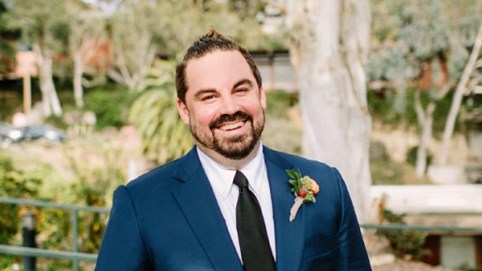 Triệu phú USD tự thân tuổi 30: Bạn không thể giàu có nếu vẫn giữ suy nghĩ 