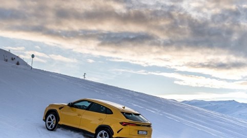 Lamborghini Urus đắt khách kỷ lục, 'đẻ trứng vàng' cho hãng siêu xe Ý