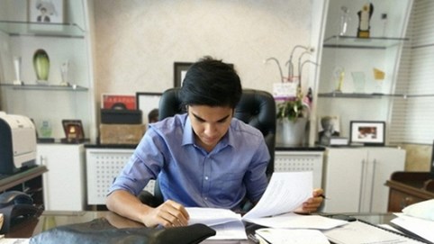 Bộ trưởng 25 tuổi: Đẹp trai, mê mèo, thích Instagram và cũng phản ứng 