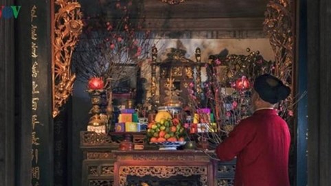 Dọn dẹp bàn thờ ngày Tết: Những điều cần lưu ý