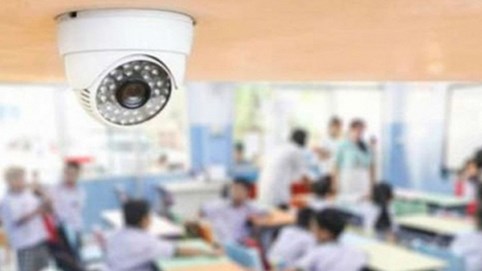 Góc tối nhất chính là ngay dưới camera lớp học