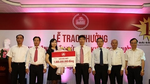 Agribank tổ chức lễ trao giải đặc biệt thứ 2 cho khách hàng