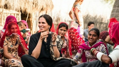 Anita Dongre: Nhà thiết kế trao quyền cho phụ nữ nơi làng quê để cùng đưa đế chế thời trang Ấn Độ ra toàn cầu