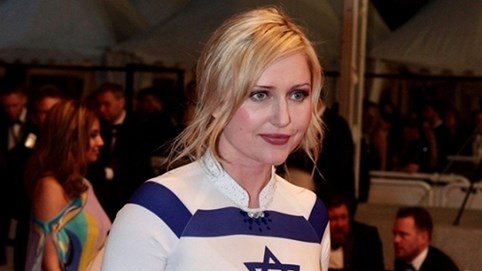 Áo dài Việt gây ấn tượng trên thảm đỏ bế mạc LHP Cannes