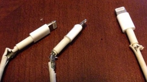 Apple đạt giá trị nghìn tỷ USD nhờ keo kiệt với khách hàng?