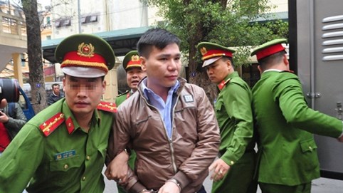 Nam ca sỹ Châu Việt Cường nhét tỏi vào miệng bạn gái bị đề nghị mức án 13 - 14 năm tù giam