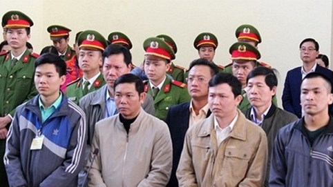 Các luật sư thay nhau 'bẻ' quan điểm luận tội của Viện kiểm sát