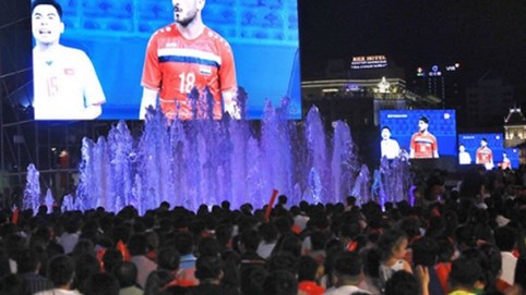 Dịch vụ thuê máy chiếu “cháy hàng” trước trận Việt Nam - Hàn Quốc