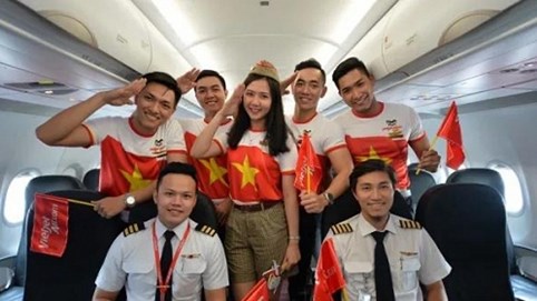 Vietjet: Một năm bay miễn phí dành cho hai đội bóng đá vô địch