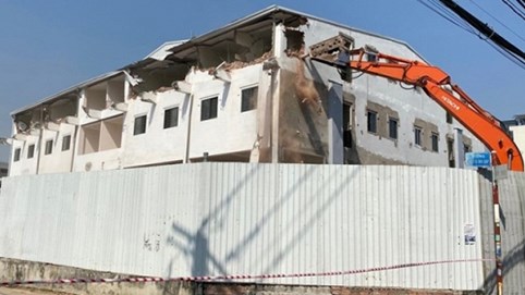 Cưỡng chế tháo dỡ công trình sai phạm hàng trăm m2 tại TP HCM
