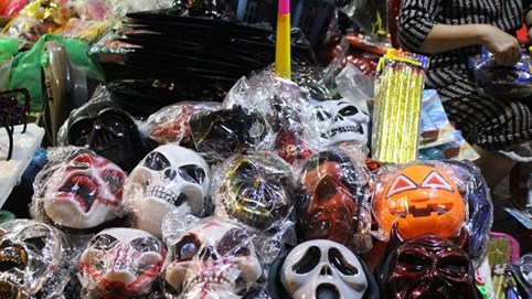 Bát nháo thị trường đồ chơi Halloween
