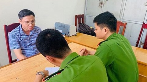 Bắt quả tang 'cộng tác viên trang tin điện tử' tống tiền doanh nghiệp