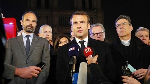 Tổng thống Pháp cam kết phục dựng Nhà thờ Đức Bà trong vòng 5 năm