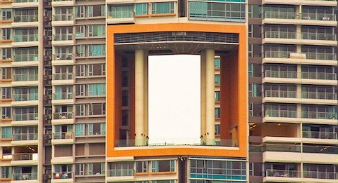 Bí mật phong thủy đằng sau lỗ hổng khổng lồ trong các cao ốc Hong Kong