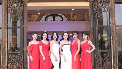 Biến tấu đủ phong cách cùng đầm dạ hội Mivaly