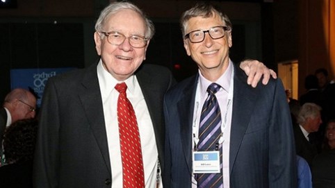Bill Gates suýt bị Warren Buffett 