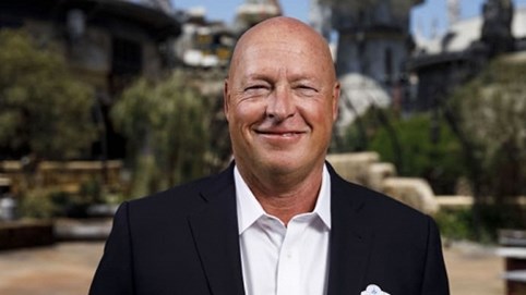 CEO hãng phim Disney Bob Iger bất ngờ từ chức, CEO thay thế mới là ai?