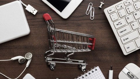 'Bơi' giữa đại dương đỏ thương mại điện tử, các shop kinh doanh thời trang online làm cách nào để sống sót?