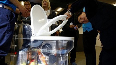 Bồn cầu kiểu mới của Bill Gates: Không cần nước, xử lý chất thải không để lại mùi, có thể tách nước khỏi phân