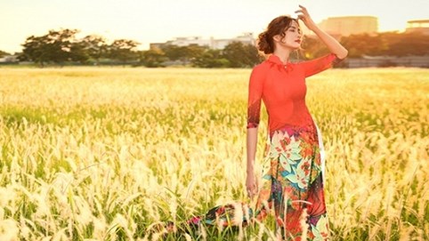 Bộ sưu tập Sen Vàng: Khi thời trang truyền thống chưa bao giờ lỗi mốt