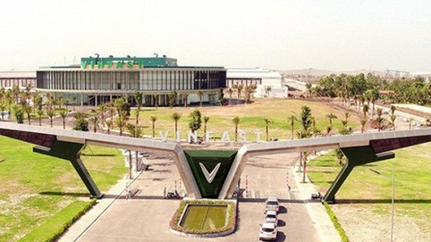 Bước tiến thần tốc của Vingroup: hoàn thành nhà máy VinFast vào tháng 6/2019, đã bán điện thoại Vinsmart tại Tây Ban Nha và lập văn phòng VinTech tại Hàn Quốc