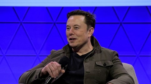 Sau vụ thẳng tay xóa tài khoản Facebook của Tesla, Elon Musk lại vừa 