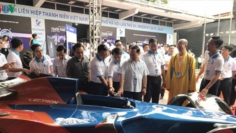 Siêu xe chạy bằng điện đầu tiên do các bạn trẻ người Việt thiết kế