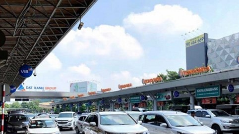 Lo ngại tắc đường từ việc miễn phí xe vào sân bay 10-15 phút