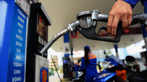 Xăng tăng gần 1.000 đồng/lít