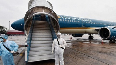 Khẩn: 8 chuyến bay có hành khách mắc COVID-19
