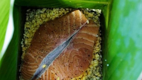 Hơn nửa triệu đồng 1 cặp bánh chưng nhân hải sản