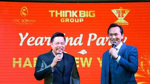 Ca sỹ Quang Lê khoe giọng hát tại Year End Party Lộc Sơn Hà Miền Nam
