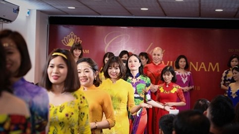 Các nữ doanh nhân tự tin trình diễn trên sàn catwalk Vẻ Đẹp Việt Nam